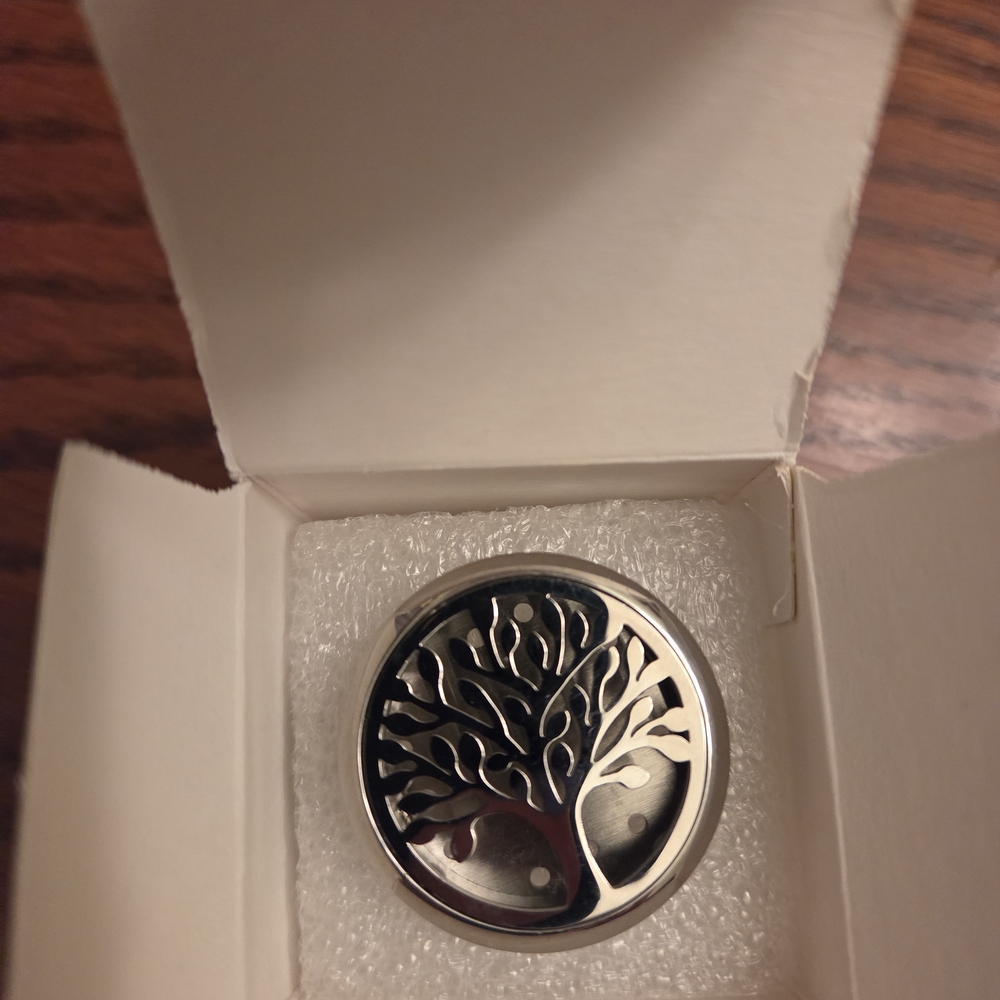 Tree Of LifeCar Diffuser Locket with Multi-Color Pads - Picture 3 of 5